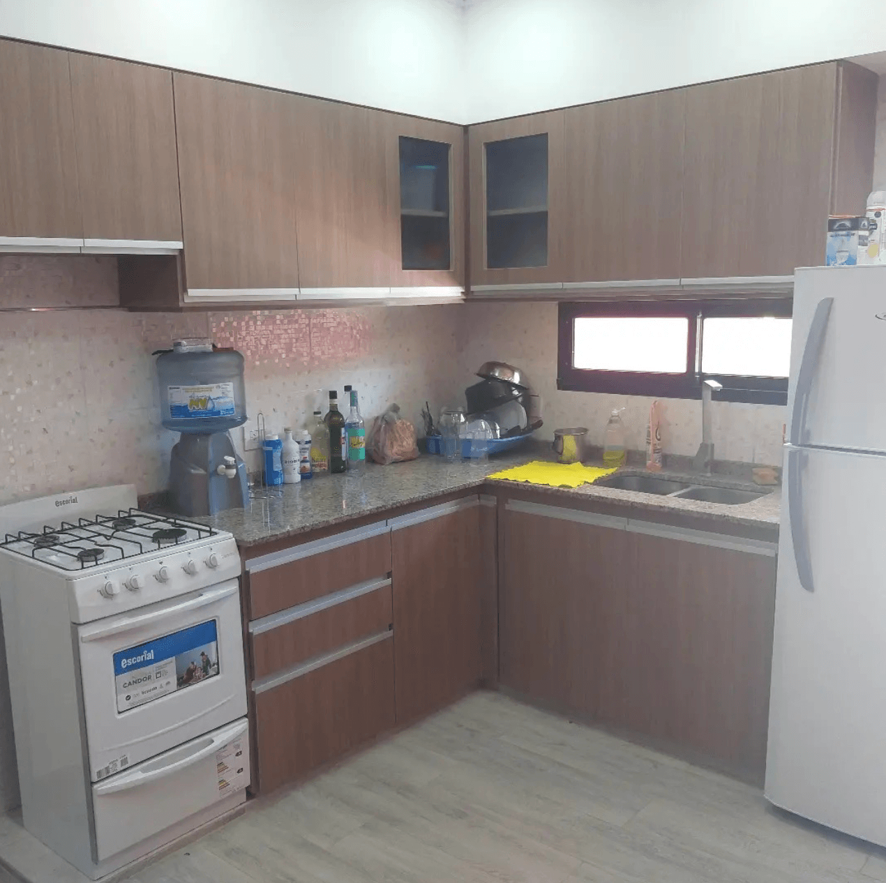 Cocina en madera con esquinero