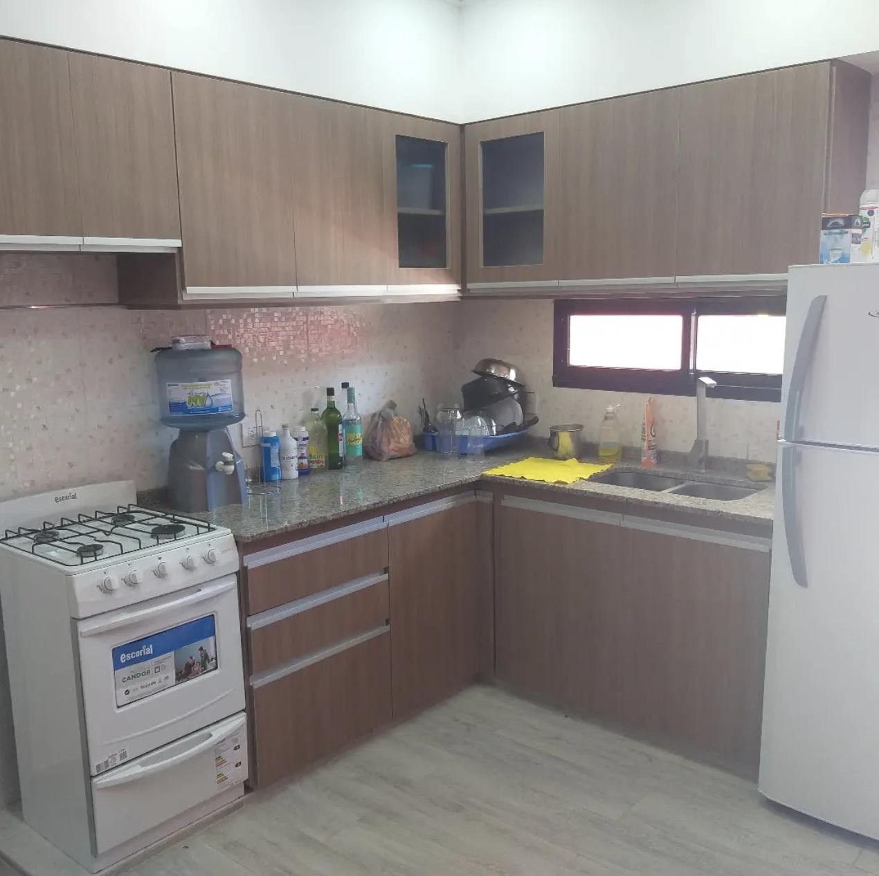 Cocina en madera con esquinero